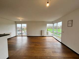 Nabij het dorp van Eke vinden we dit 2 slaapkamer appartement terug. U kunt hier in alle rust genieten en toch is het centrum van Eke niet veraf...