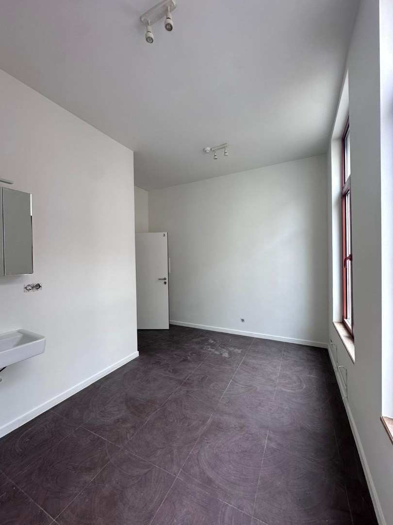 Apartment for rent in Antwerp with 15 bedrooms - photo 5