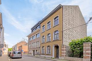 Très grande maison de maître (365 m² - à rénover) avec 6 chambres, grenier aménageable, ascenseur, terrasse avec jardin/cour et garage box séparé,...