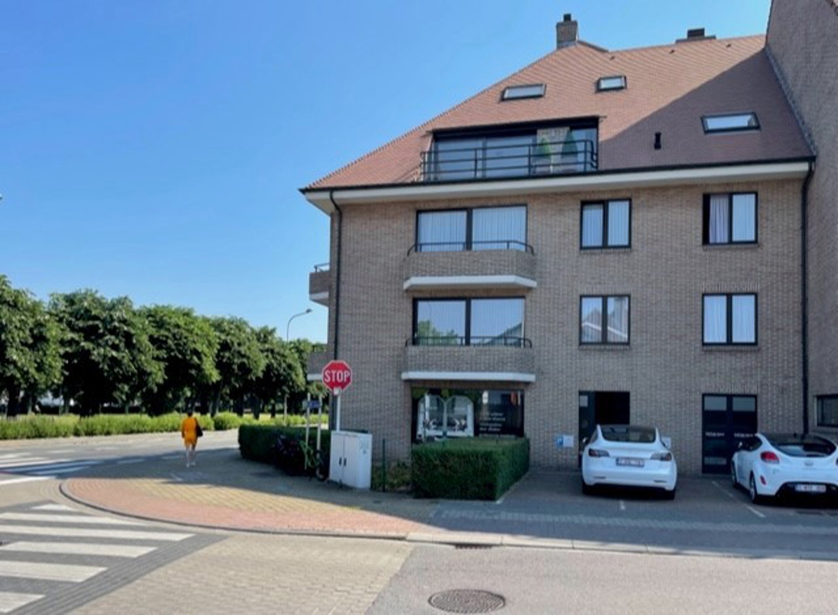 Uitstekend gelegen handelspand/hoekpand met mogelijkheid tot huren van een garage. - foto 3