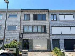 Bel-etagewoning gelegen in een doodlopende straat nabij natuurdomein "Oude Landen" met 3 slaapkamers, inpandige garage en tuin van 84...