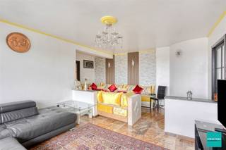 Welkom in dit charmante appartement in het hart van Aalst, met een bewoonbare oppervlakte van 72m². Dit perfect ingedeelde appartement biedt...