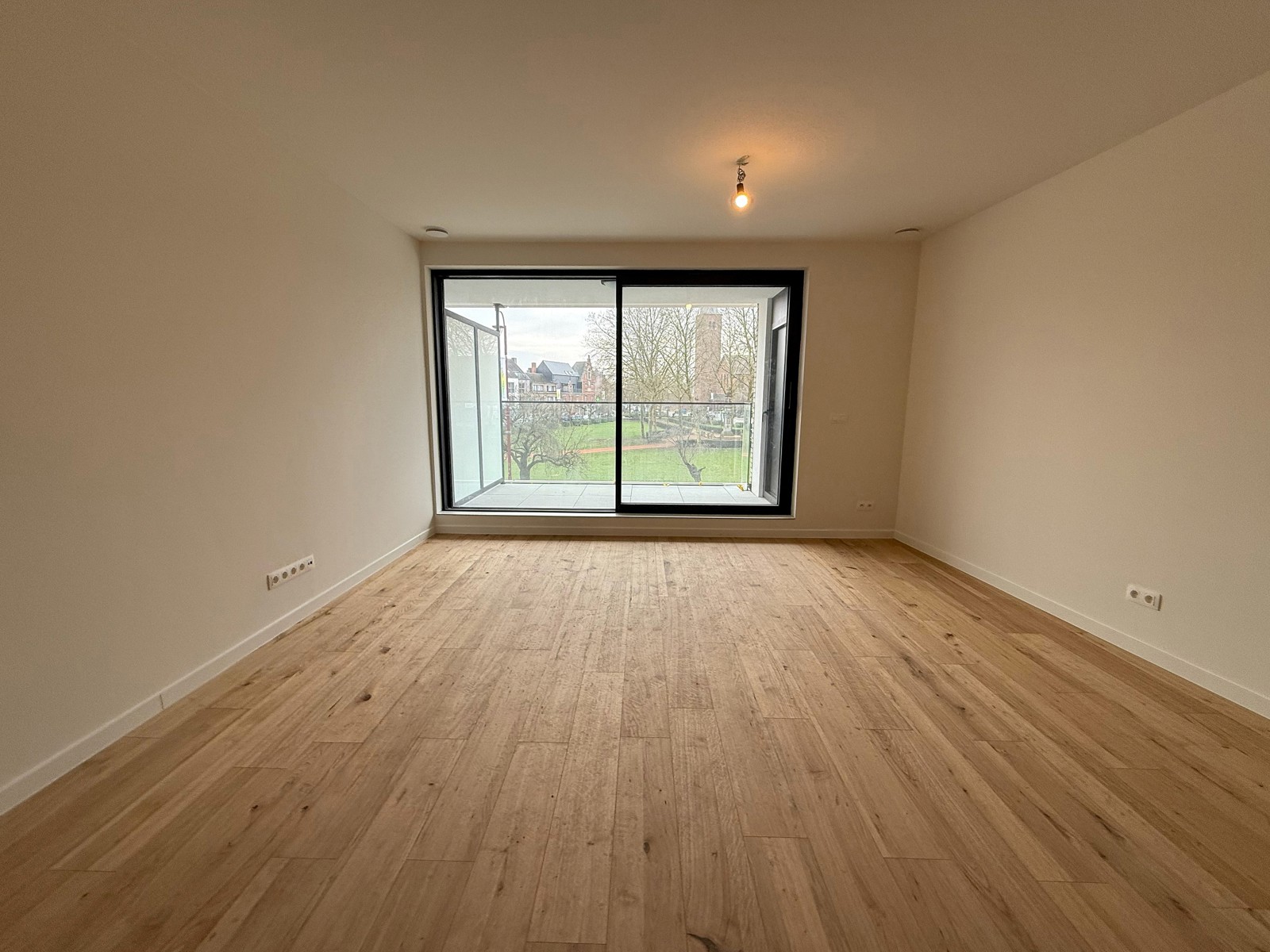 Hoogwaardig afgewerkt nieuwbouwappartement met twee slaapkamers. - foto 2