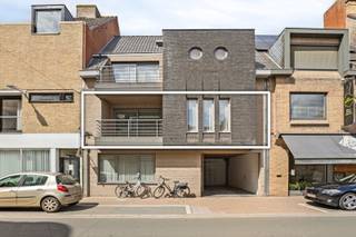 In de Casselstraat te hartje Poperinge, op slechts 500 meter wandelafstand van de Grote Markt, bieden we u dit instapklare, goed...