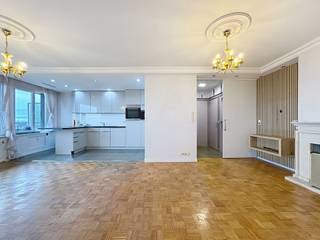 Casalina Real Estate is pleased to offer you exclusively this spacious 100 m² apartment located on the 10th floor with elevator and enjoying...