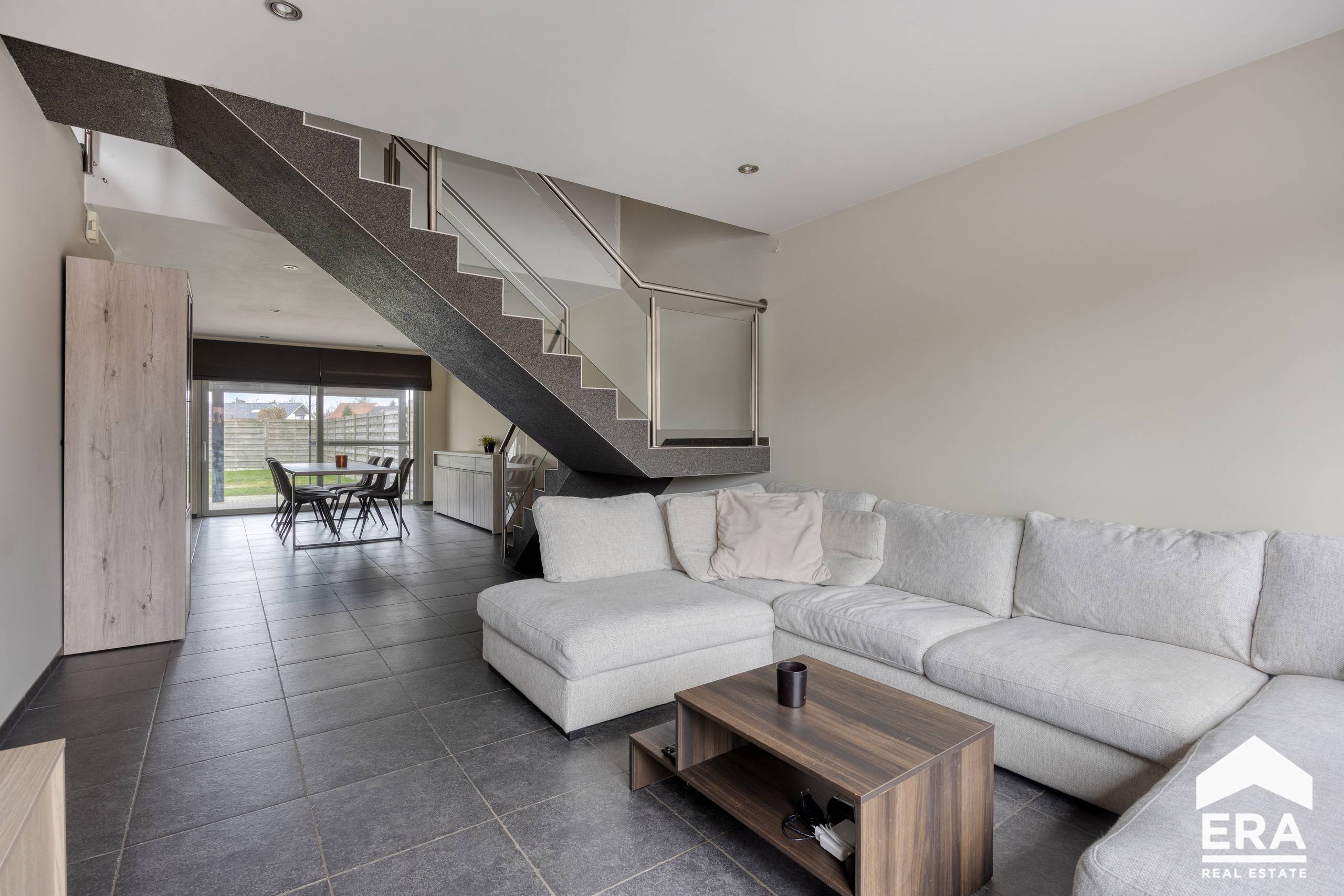 Ruime gezinswoning met praktijkruimte te koop in Lommel! - foto 4