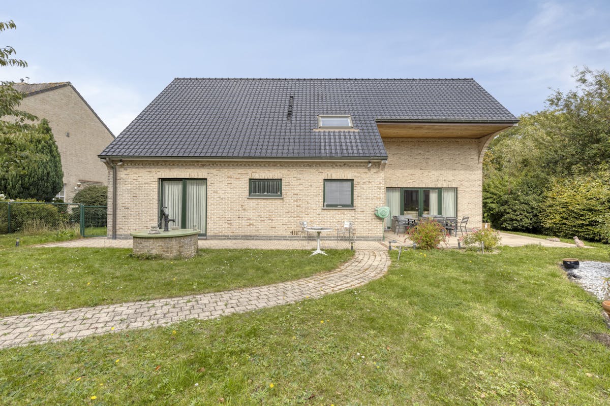 Charming four-façade house on 5a19ca within walking distance of the center of Strombeek - photo 1