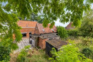 Mooi perceel van 1.982m² waar halfopen en open bebouwing mogelijk is!! Rustig gelegen tussen de velden in het groen! Advies naar mogelijkheden te bespreken met stedenbouw.