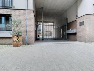 Deze centraal gelegen ondergrondse autostaanplaats is zeer uniek in de stad Antwerpen. Beschikbaarheid:- beschikbaar per...