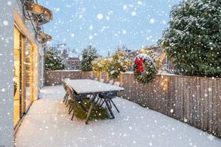 Nabij het bruisende centrum van Brussel, hedendaags ingericht duplex loftappartement van ± 260 m² op de tweede en derde verdieping van een...