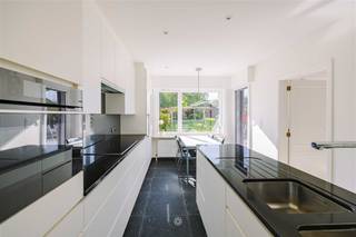 ZOTTEGEM – Bent u op zoek naar een instapklare woning met 5 slaapkamers?Dan is dit pand misschien wel iets voor u! De belangrijkste kenmerken in een...