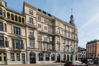 Een zeldzame kans om een verhuurd handelsgelijkvloers van 204 m² te verwerven in één van de meest iconische gebouwen van Antwerpen: het...