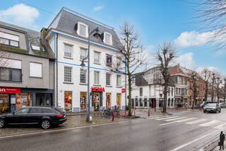 In hartje Hoogstraten presenteren we u dit uitzonderlijk royaal appartement, een residentie die qua ruimte, afwerking en beleving haar gelijke...