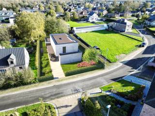 Dreaming of a new, modern villa in a quiet, green area? Then this is a unique opportunity for you!This stylish and high-quality villa is obviously...