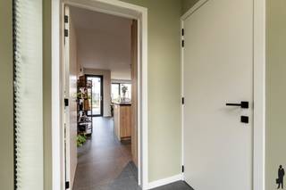 Huurprijs: 1.495 EUR per maandKosten plaatsbeschrijving zijn 50/50 te delen door huurder en verhuurderHuurwaarborg = 3 maanden huurBeschikbaar:...