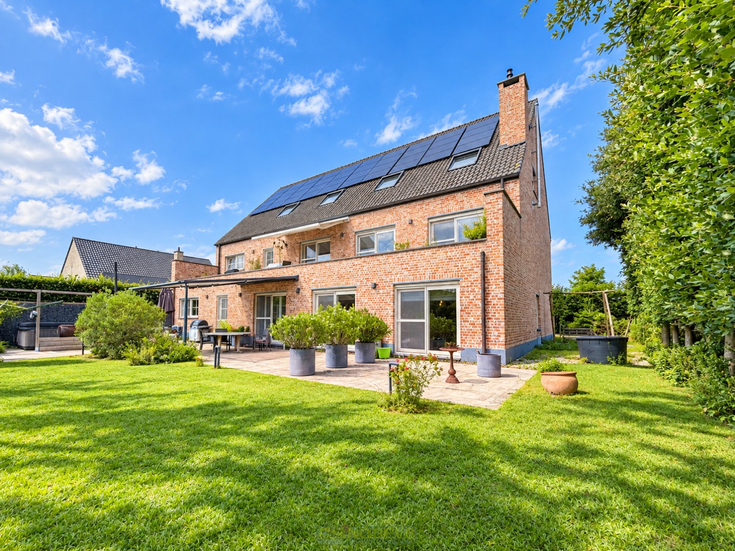 Te koop, exclusieve nieuwbouwvilla met magazijn en uitzonderlijke mogelijkheden te Kalken! - foto 4