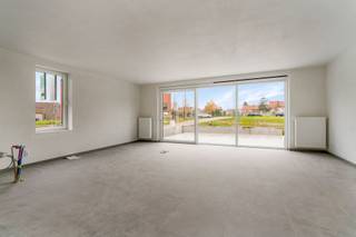 Modern nieuwbouwappartement te koop in Izegem, ideaal gelegen op een centrale en vlot bereikbare locatie.Het appartement wordt verkocht in zijn...