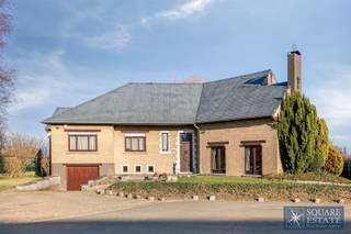 Square Estate presents this charming villa to renovate, located in the heart of a residential neighbourhood in Wambeek. This four-sided house is...