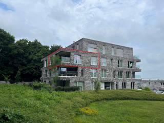 Ontdek dit recente appartement op de tweede verdieping van het stijlvolle nieuwbouwproject "De Weverij", gelegen in het centrum van Gavere...