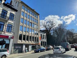 Pleasant offices to rent between the Bascule and the Vert Chasseur, behind the Bois de La Cambre. Ideal for a liberal profession, with a clientele...