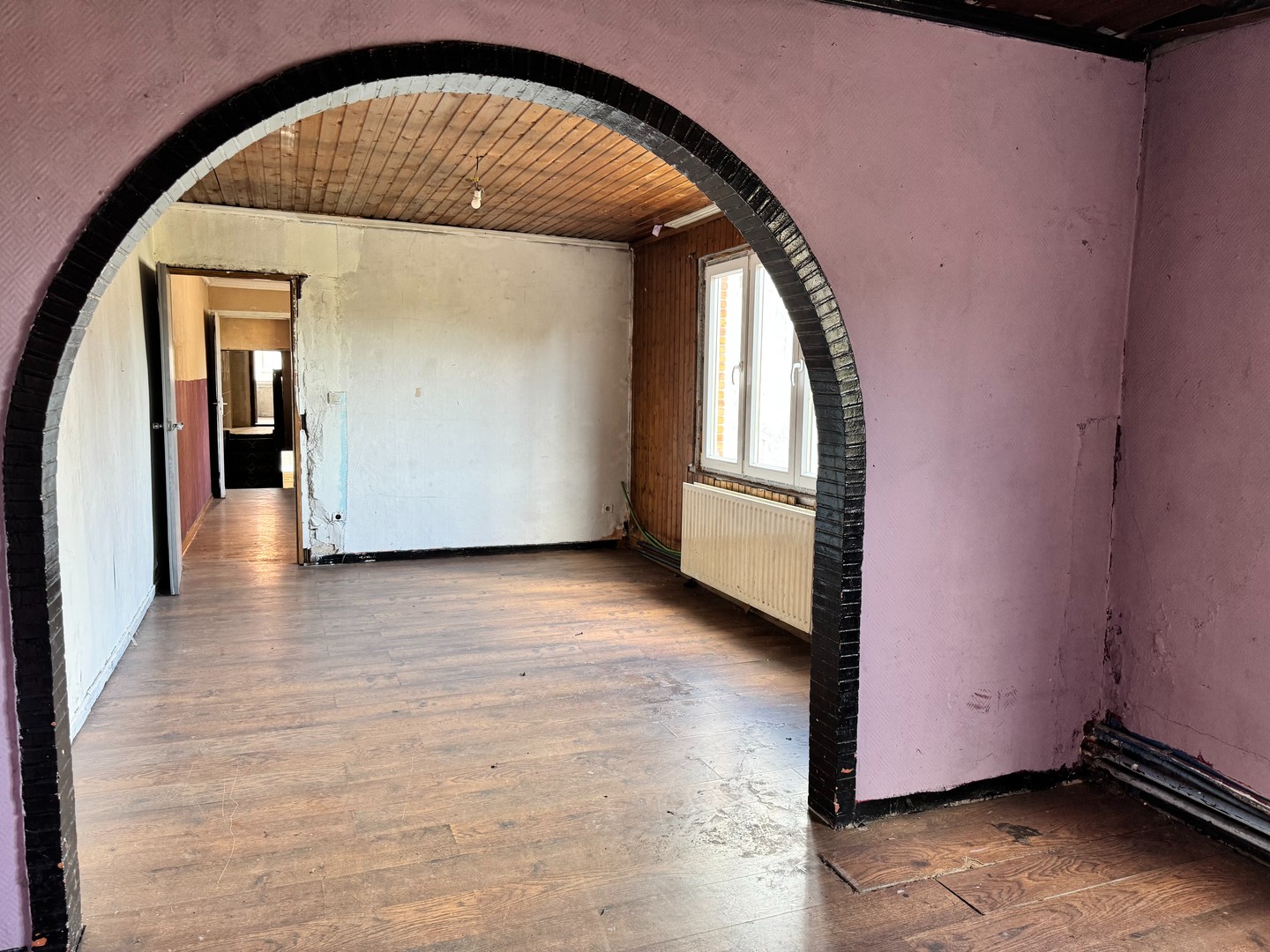 Ruime renovatiewoning met garage en koer te Temse. - photo 2