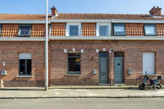 Te renoveren woning met potentieel in het hart van DuffelOntdek deze charmante woning in de rustige De Meesterstraat 13, gelegen in een aangename...