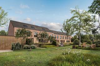 Energiezuinige (E-peil = - 5! = A+ Label) nieuwbouwwoning op een perceel van 178 m². Deze ruime gezinswoning op lot 7 beschikt over een ruime woonkamer met ingerichte eilandkeuken en zicht op de tuin. Op de 1ste verdieping zijn 3 volwaardige slpks met ruime badkamer met bad én douche, apart toilet en wasplaats. Vaste trap naar een grote zolderkamer welke kan ingericht worden naar een 4de of zelfs 5de slpk. De chape en veluxen zijn reeds mee voorzien in de prijs. Het terras en de groene omheining met handig tuinpoortje met uitweg zijn inbegrepen. Op wandelafstand is een overdekte staanplaats voorzien welke mee dient aangekocht te worden ( = 32.500€ + aankoopkosten ). De interieurafwerking van je huis gebeurt volledig volgens je persoonlijke wensen. Bespaar fors op je energiefactuur, dankzij het doorgedreven isolatiepakket, warmtepomp met vloerverwarming ( + koeling) , ventilatiesysteem D en uitgebreid pakket zonnepanelen. Samen met de regenwaterput van 10.000L voldoet deze woning dus aan alle normen voor de toekomst! <br /><br />De prijs is excl. btw en kosten. 6% BTW mogelijk, ook voor investeerders bij 15 jarige verhuur! Bij Durabrik ben je zeker van een vaste prijs.<br />Download de brochure op https://www.durabrik.be/nl/nieuwbouwprojecten/boortmeerbeek-wespelaarsebaan <br /><br />Heb je vragen? Contacteer ons dan via 09/280 60 60 of via info@durabrik.be