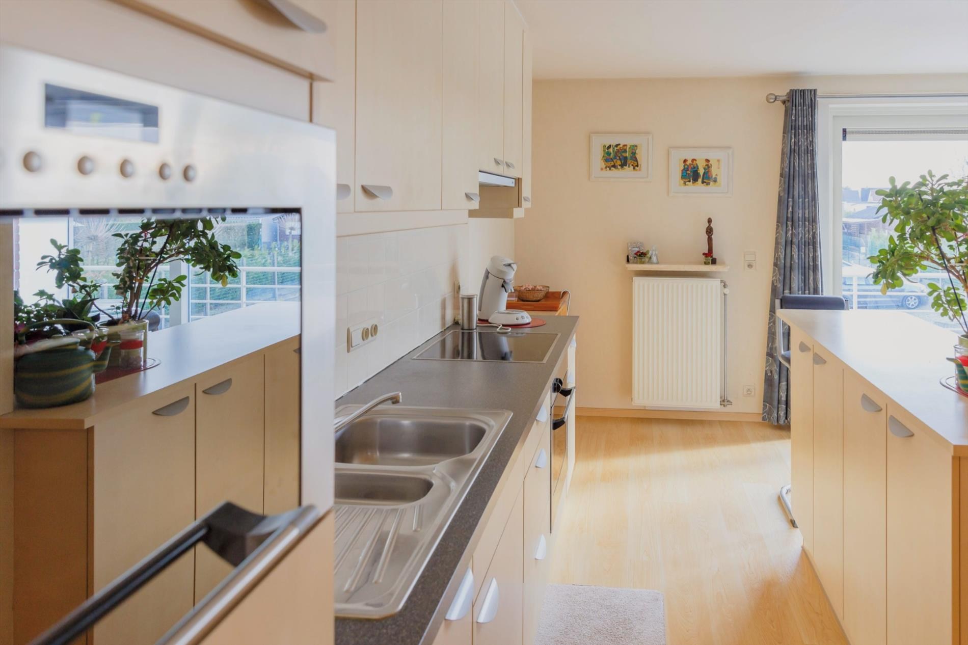 Verzorgd 2-slaapkamerappartement TE KOOP inclusief garage en autostaanplaats. - foto 4