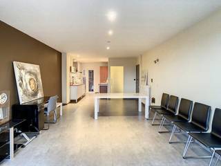Volledig gerenoveerd appartement met als indeling: living, keuken, balkon, nachthal, 2 slaapkamers, berging, apart toilet, badkamer en kelder.Dit...