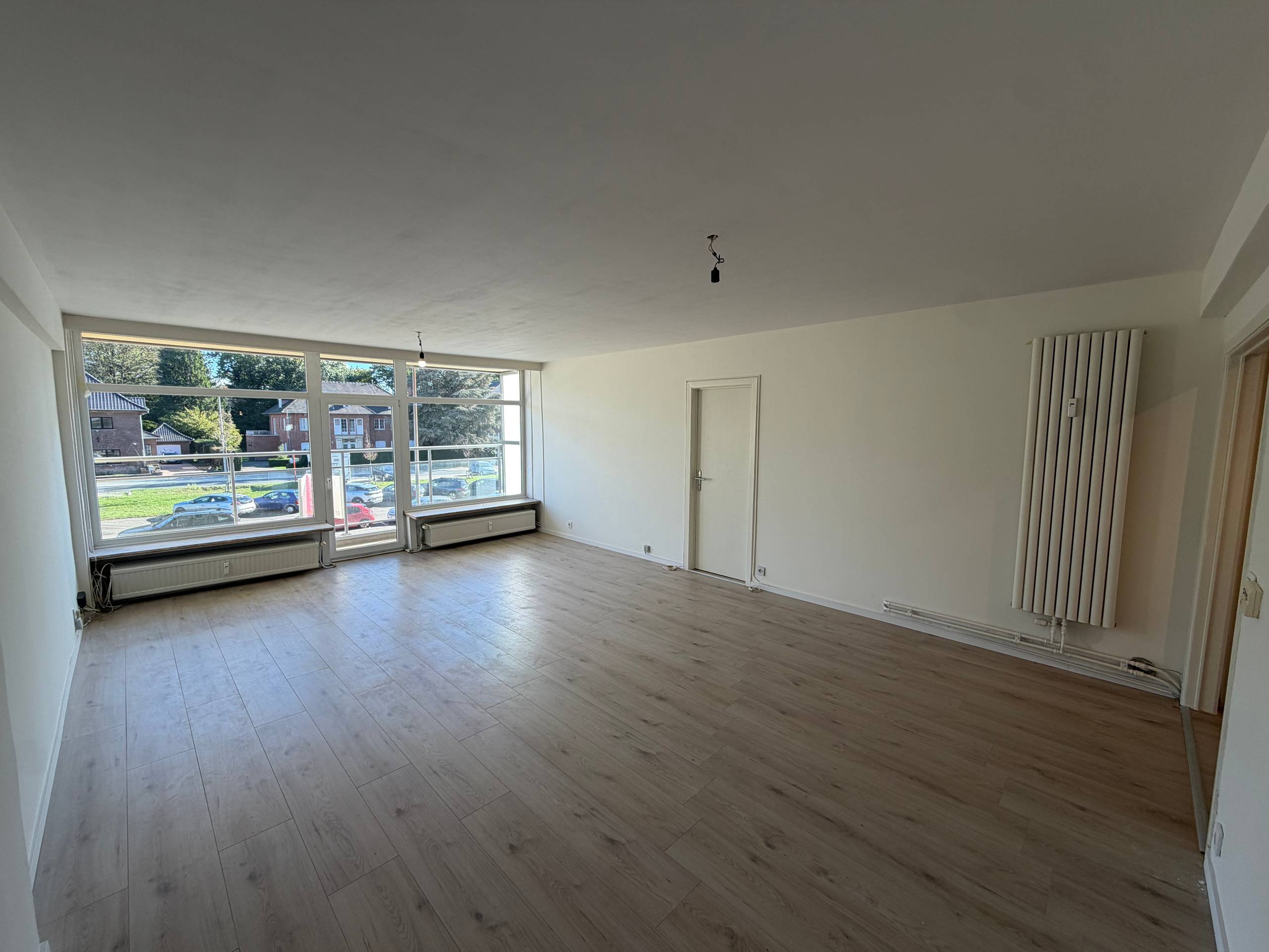 GENK te koop: gerenoveerd appartement met 2 slaapkamers - foto 1