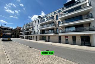 Aandacht aan investeerders! Elk appartement biedt een goed rendement én de eerste verhuring is gratis!Dit lichtrijk appartement wordt betreden via de...