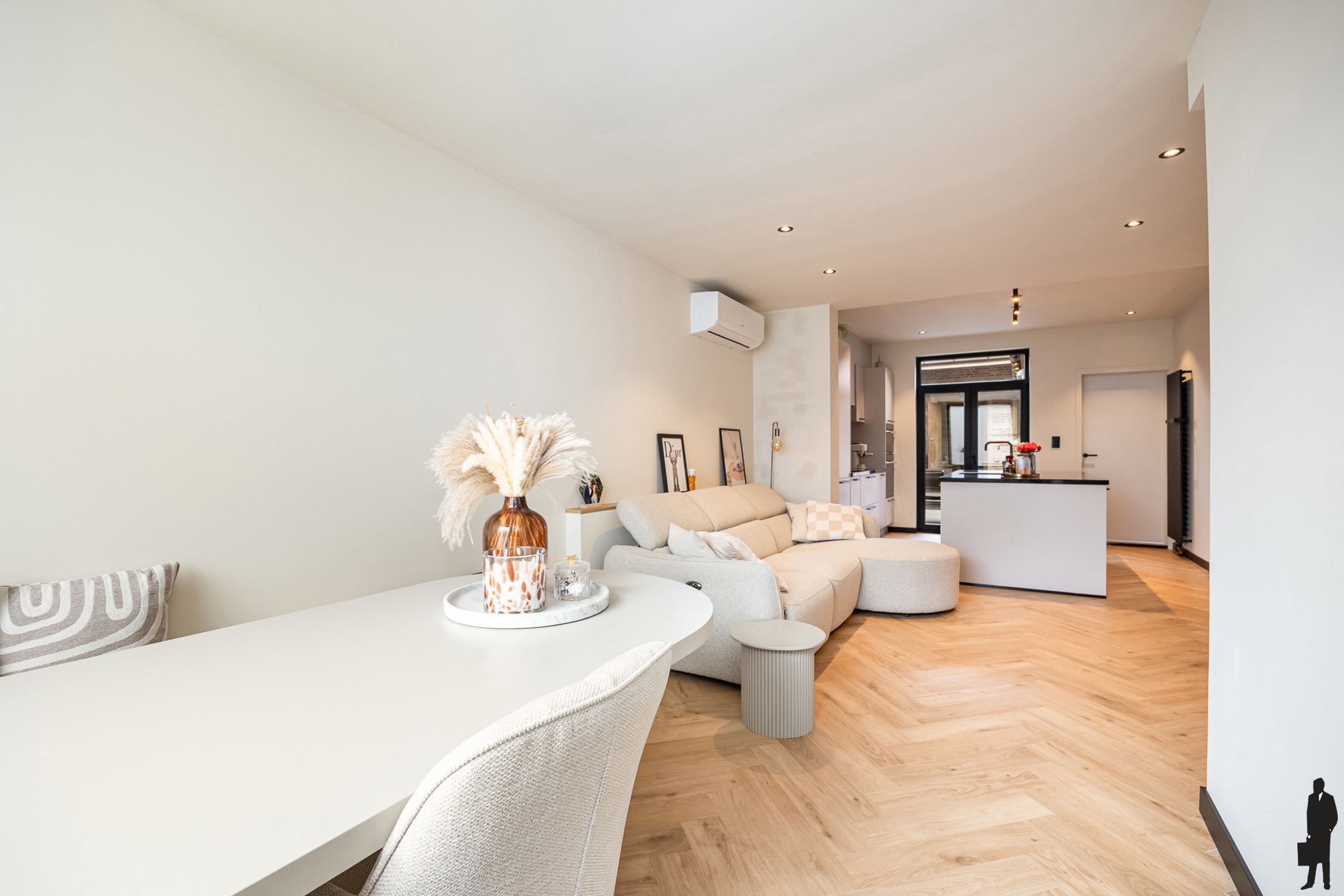 Instapklare en volledig gerenoveerde woning met garage  - foto 5