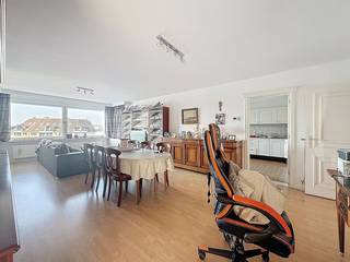 Cet appartement spacieux dispose de 3 chambres spacieuses et d'un grand salon avec vue dégagée. Avec une superficie de 152 m², c'est un...