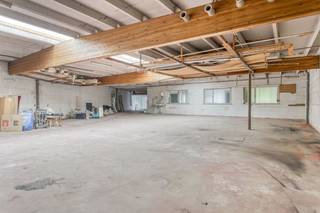 Vous recherchez un espace commercial fonctionnel, parfait pour le stockage, la production ou une petite entreprise ? Cet entrepôt moderne offre...