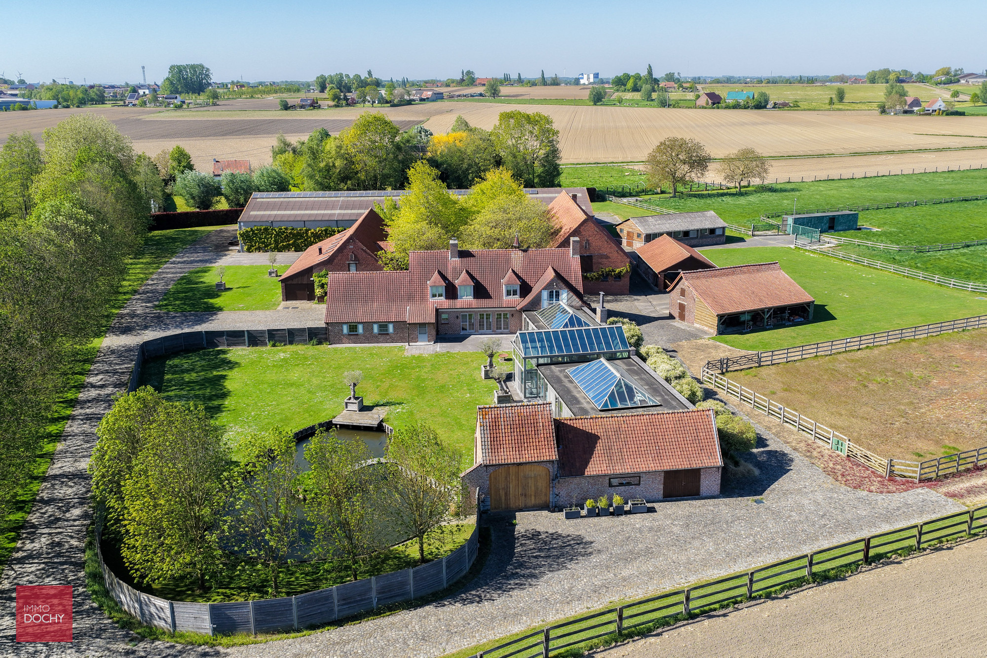 Vierkantshoeve met paardenaccommodatie op ca. 5,3ha - foto 3