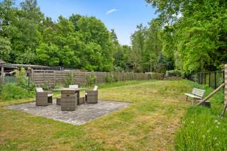 Deze charmante woning met renovatiepotentieel ligt in een rustige omgeving en beschikt over een ruime tuin van maar liefst 8 are en 55 centiare...