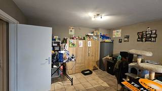 Duplex appartement, centraal gelegen in Maasmechelen.Dit appartement bestaat uit een inkomhal, een ruime living, een keuken, een badkamer met lavabo,...