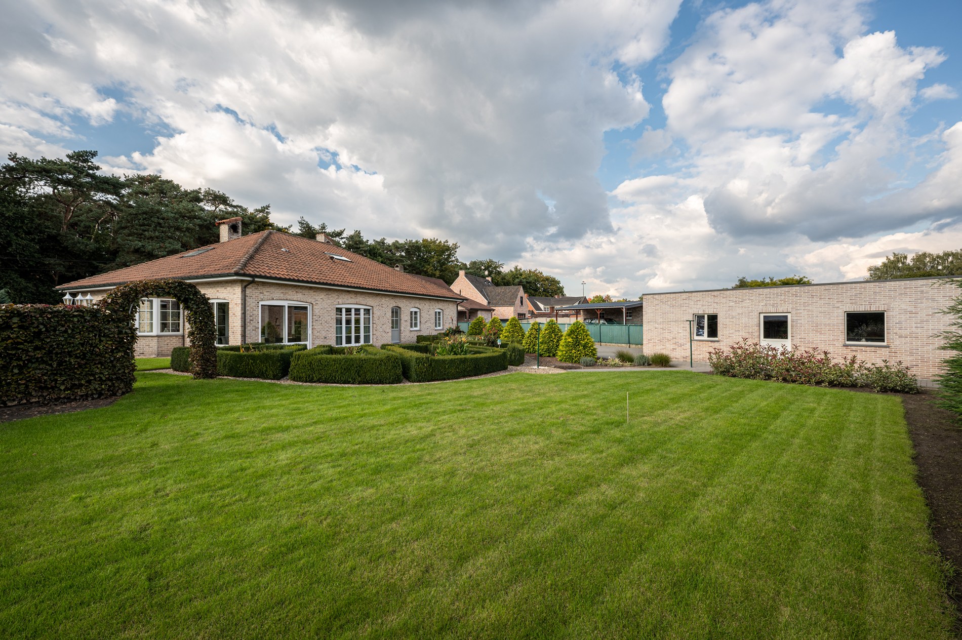 Uiterst verzorgde laagbouwvilla te Ravels op een perceel van ca. 1914m²! - foto 4