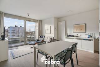 Rustig gelegen serviceflat aan de Leie, in het centrum van Deinze met terras en autostaanplaats. De residentie ligt dicht bij winkels en is...