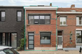Instapklare woning met 3 slaapkamers en ZW tuin in het centrum van KontichAlgemeen:- Leefruimte met optimale lichtinval dankzij grote raampartijen- 3...