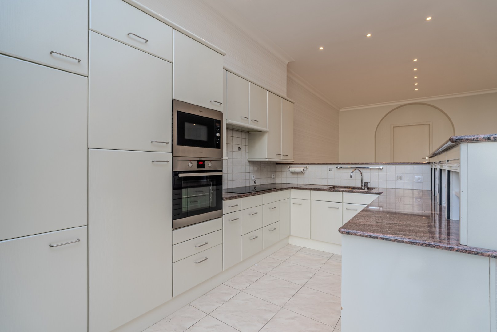 Uniek eigendom waar wonen en werken samenkomt in het centrum van Lo - foto 5