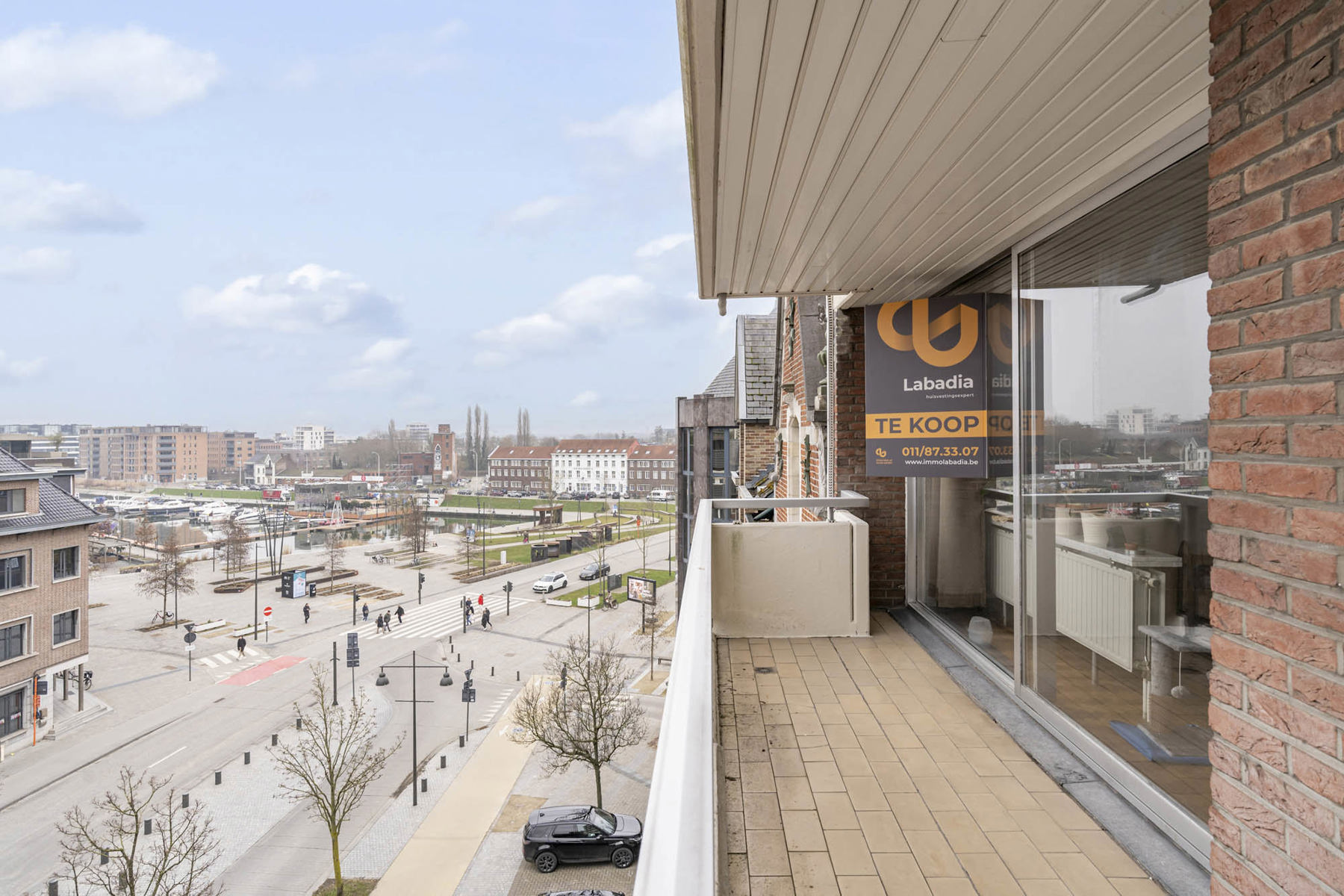 Ruim appartement mét ondergrondse garage en kelderberging - foto 1