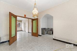 In het centrum van Poelkapelle, op een perceel van 346 m², vinden we deze te renoveren woning met tal van mogelijkheden. De woning beschikt over...