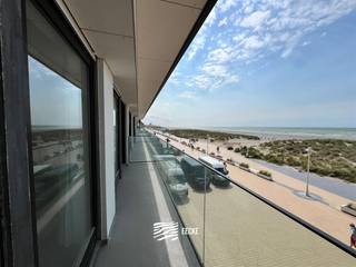Appartement spacieux avec deux chambres et un coin nuitMagnifique vue sur mer du deuxième étage Entrée avec coin nuit ferméGrand séjour avec une...