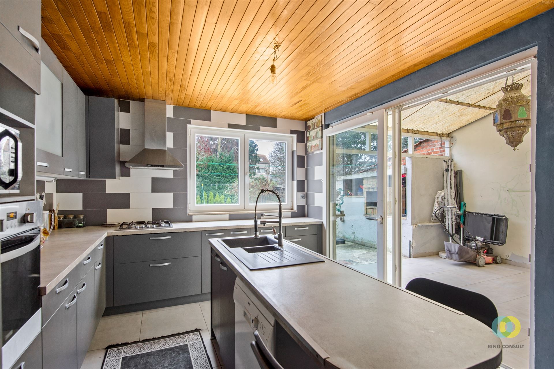 Maison spacieuse à rénover avec jardin et garage - photo 5