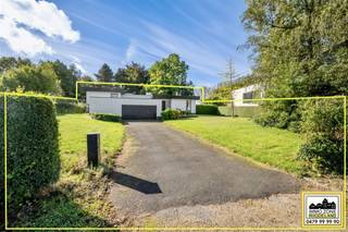 <p><span><span>Alweer VERKOCHT op 1e BEZOEKDAG. Contacteer RANDY REMUE 0479/99.99.90 als u ook op 1 DAG wil verkopen.</span></span></p><p>"ABSOLUTE TOPPER" - Afspraak ENIGE BEZOEKDAG ENKEL telefonisch via Randy Remue of Anneleen Waeremoes op 0479/ 99. 99. 90, meer info via Facebook "Remue Randy" - LIKE de pagina en blijf op de hoogte van alle nieuwe woningen. De stukken van de woning zijn te consulteren op www.immo-zone.be. In ZOTTEGEM vinden we te Steenweg op Aalst 127, deze knappe, architecturale VILLA met prachtige groene tuin terug. Indeling: De oprijlaan leidt ons naar de voordeur van deze prachtige woning. De ruime inkomhal brengt ons via de dubbele glazen deur naar de lichtrijke leefruimte met sublieme lichtinval. De leefruimte herbergt nog een cosy area met haard. De woning beschikt over 3 slaapkamers, elk voorzien van ingebouwde kasten en een bureelruimte. De badkamer bestaat uit een ligbad en dubbele wastafel. De woning beschikt ook over een grote dubbele garage. Het is zalig vertoeven in de prachtige zuidgerichte tuin op een perceel van maar liefst 26a en 27ca. Deze woning is een ABSOLUTE TOPPER voor gezinnen, ondernemers  of investeerders. Gelegen vlakbij winkels, scholen, openbaar vervoer en op 8,5 km van de autosnelweg. Renovatieplicht van toepassing. <br />P-score: A / G-score: A. VOOR ZEER SNELLE BESLISSERS!!<br />IMMO ZONE RHODELAND  RANDY REMUE - ANNELEEN WAEREMOES  0479/ 99. 99. 90</p>