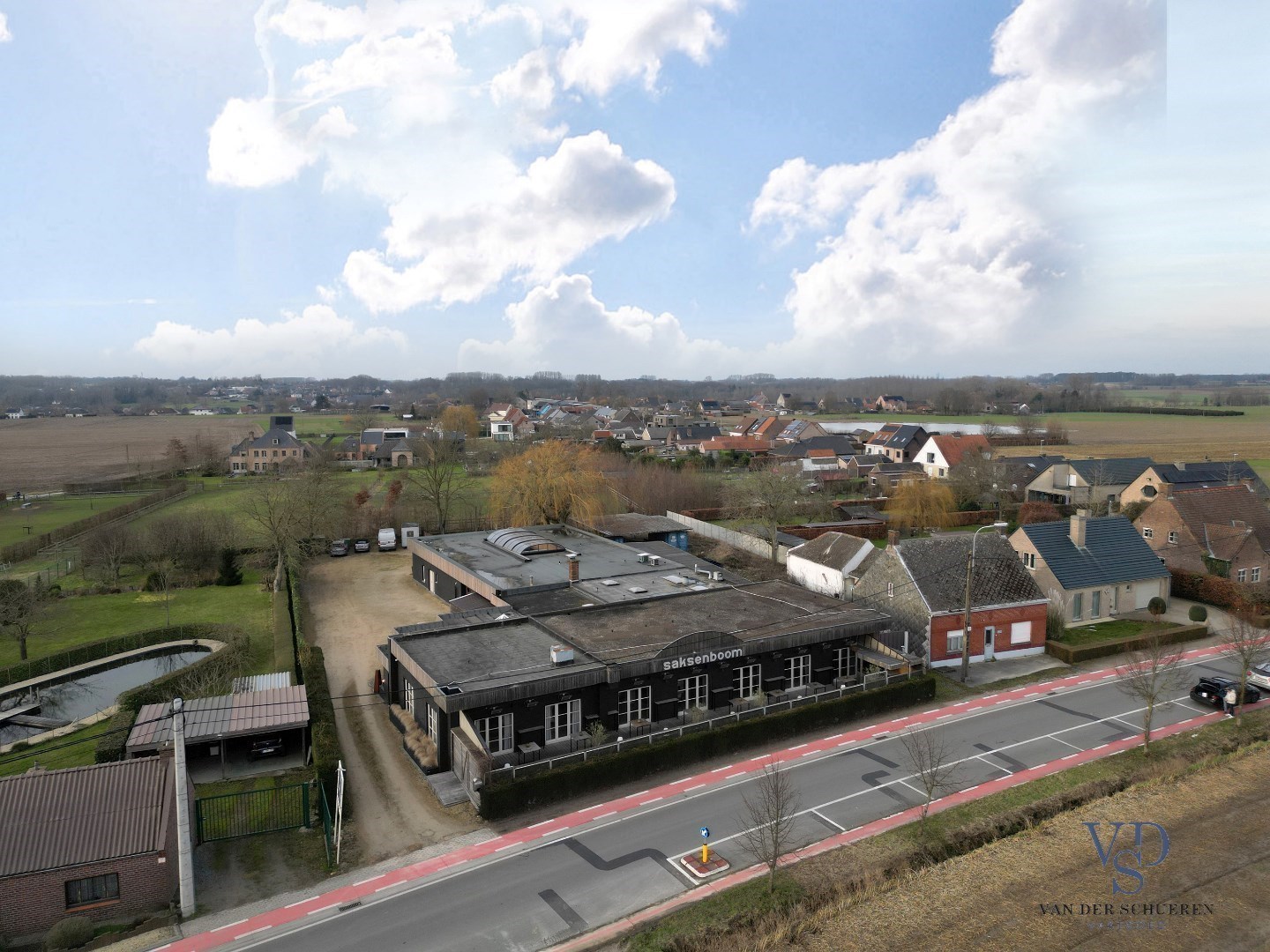 Feestzaal met uitzonderlijke woongelegenheid. - foto 2