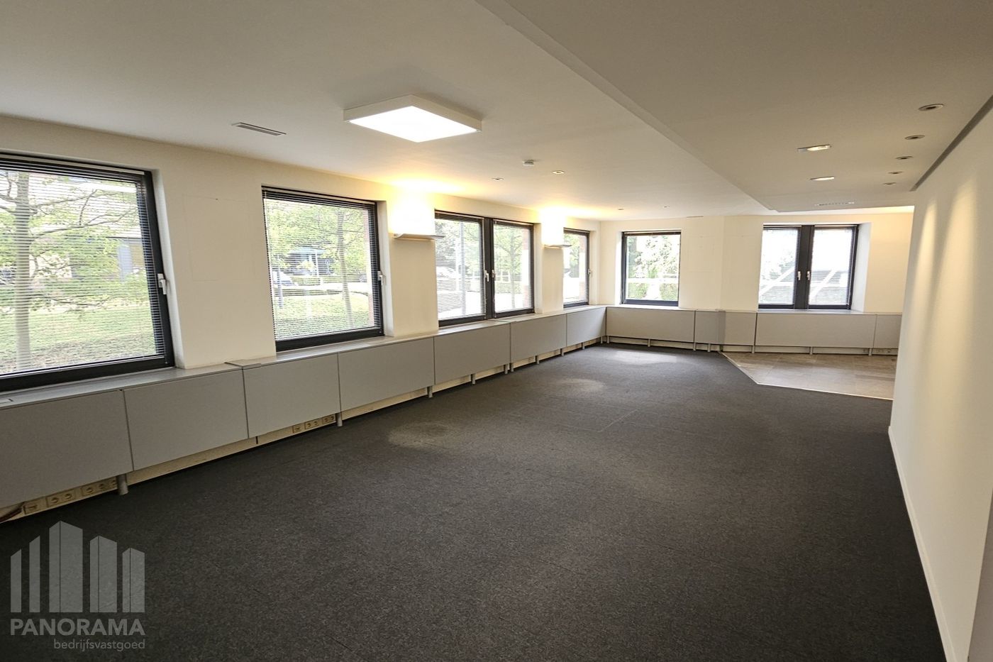 260 m² de bureaux et 80 m² de stockage à proximité du Ring R0/E40 - photo 4