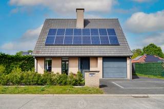 Deze recente en energiezuinige woning is gelegen in een rustige, residentiële wijk in Lokeren en combineert comfort met een...