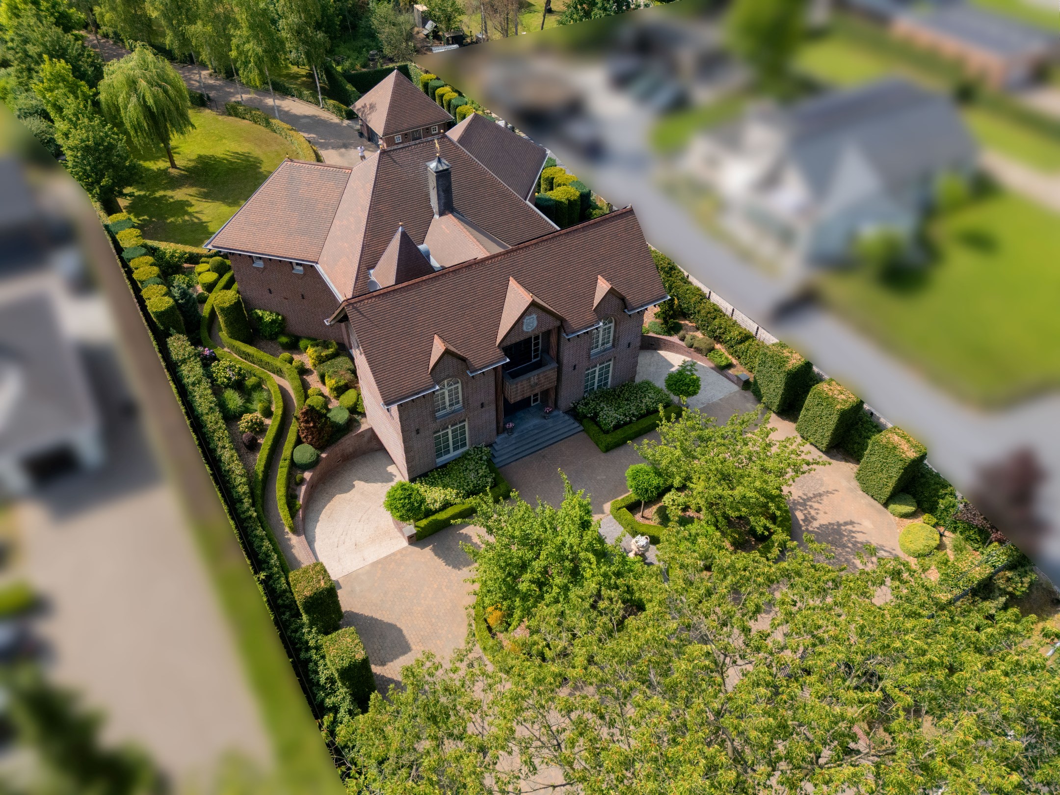 Villa exclusive et majestueuse sur un domaine exceptionnel de 3 241 m². - photo 1